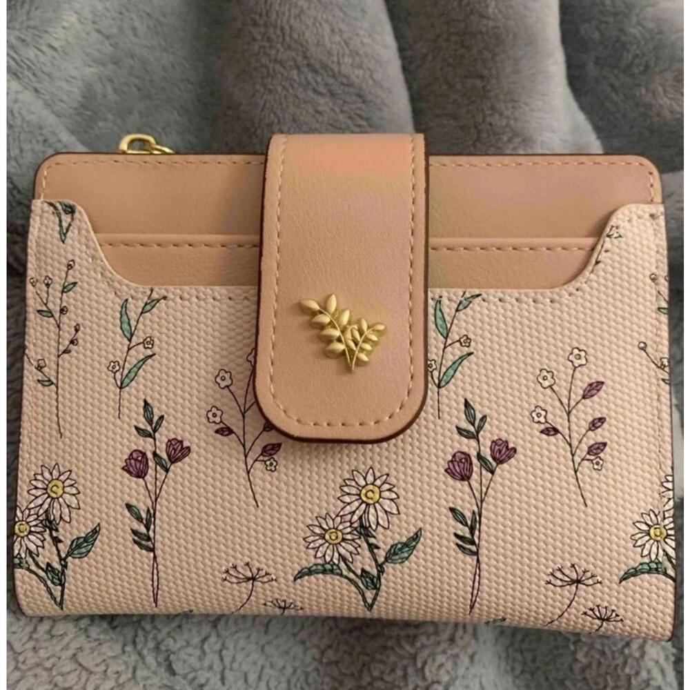 Floral wallet - Picture 1 of 3